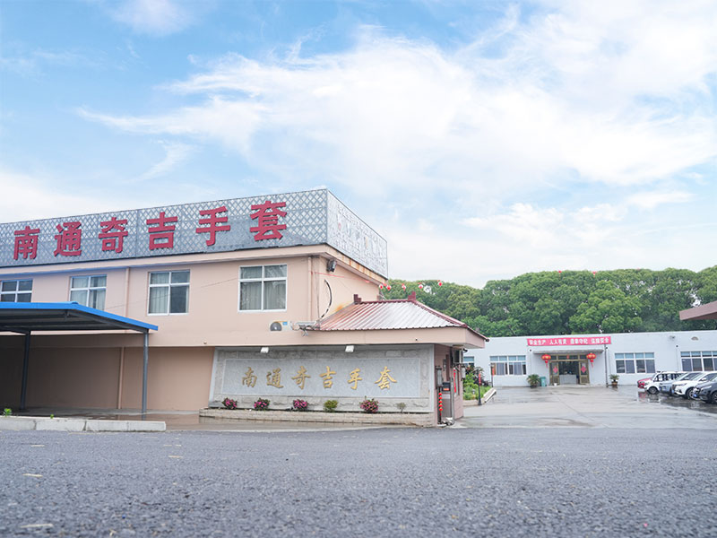 工場の外